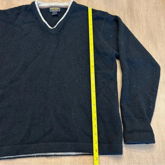 Woolrich Men’s Wool Blend V-Neck Sweater Size M Black with Tan contrast - Picture 8 of 9